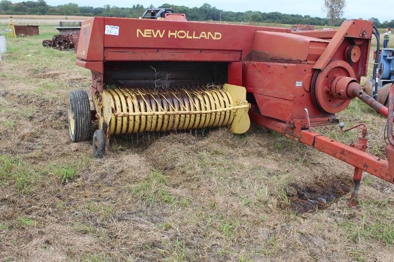 lot 25 image: New Holland Hay Baler