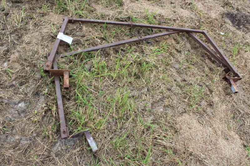 lot 88 image: Pick Up Bed Rail Pocket Hole Mounted Ladder Material Rack