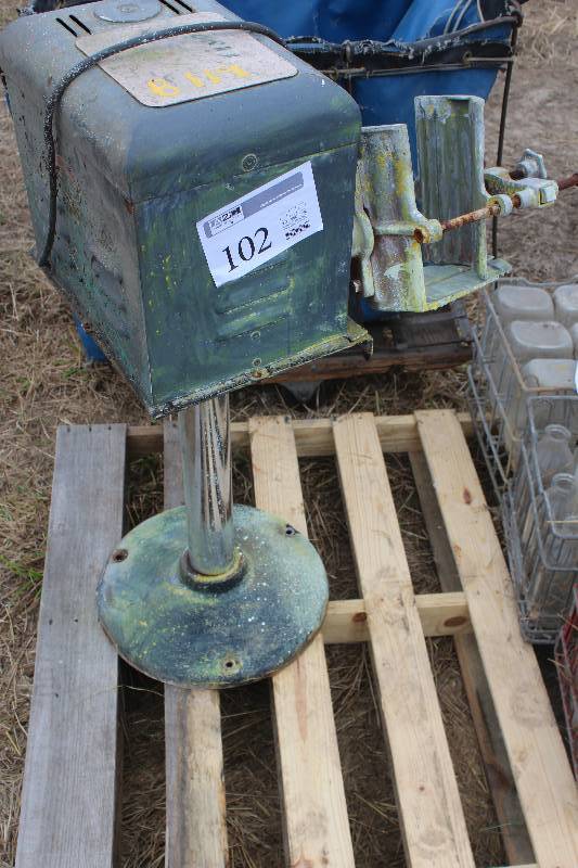 lot 102 image: Miracle Paint Rejuvenator Paint Mixer