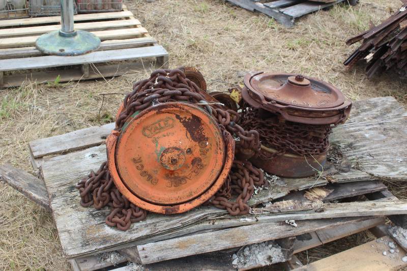 lot 103 image: Wright Chainfall Hoist And Yale Chainfall Hoist, Manual