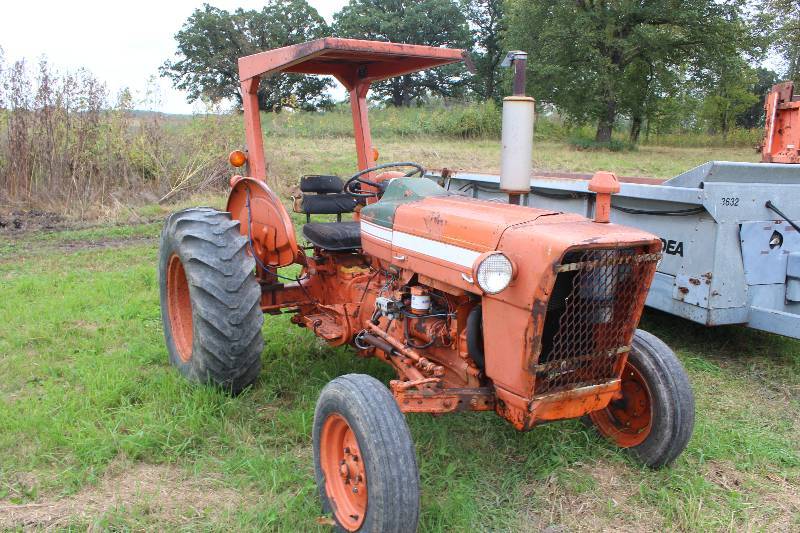 lot 6A image: Ford Tractor with Sims Cabs ROPS