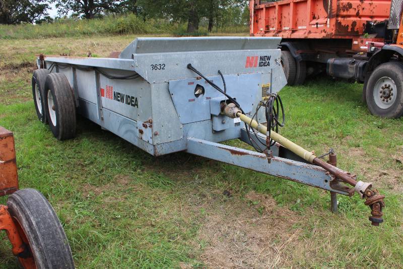 lot 5A image: New Idea PTO Driven 4-Wheel 2-Axle Manure Spreader