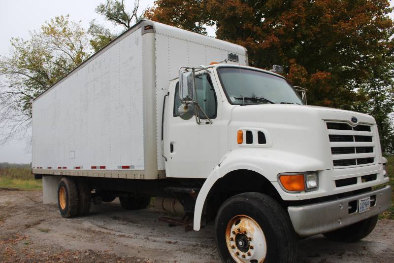 lot 7 image: 1998 Ford L8000 Commercial Box Truck