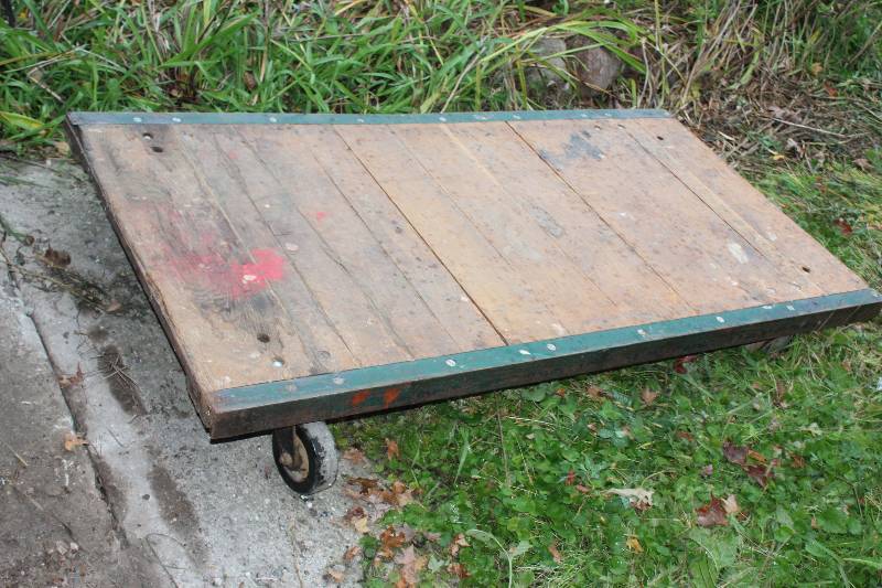 lot 263 image: 4-Wheel Wood Dolly