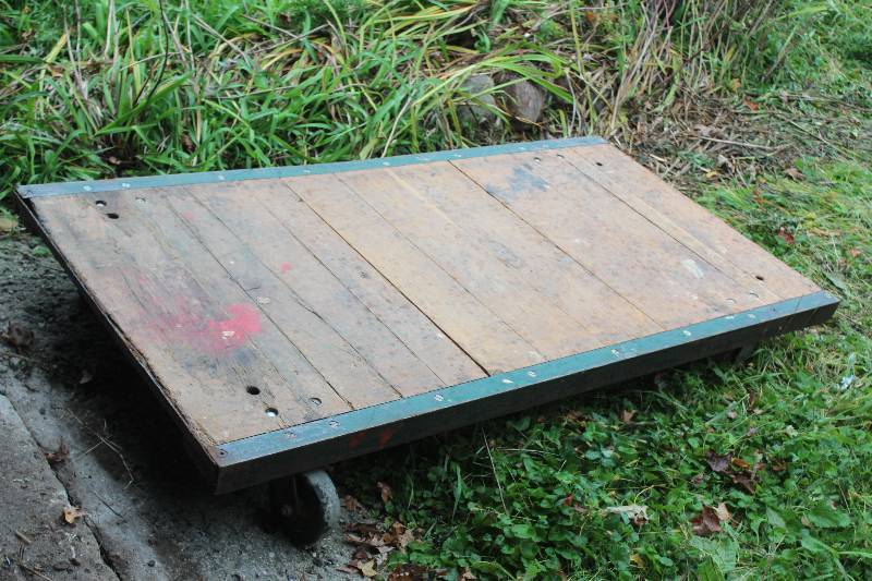 lot 264 image: 4-Wheel Wood Dolly