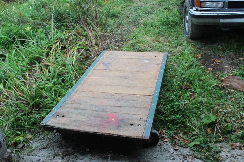 lot 274 image: 4-Wheel Wood Dolly