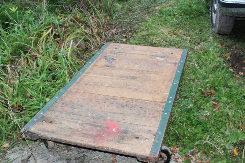 lot 276 image: 4-Wheel Wood Dolly