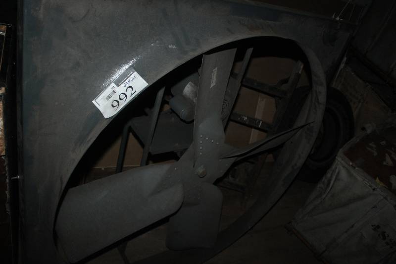 lot 992 image: 4-Blade Industrial Wall Fan