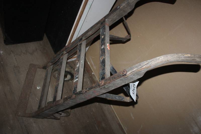 lot 998 image: 2-Wheel Dolly