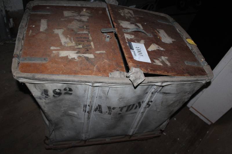 lot 1003 image: 4-Wheel Cart