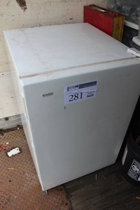 lot 281 image: Kenmore Freezer