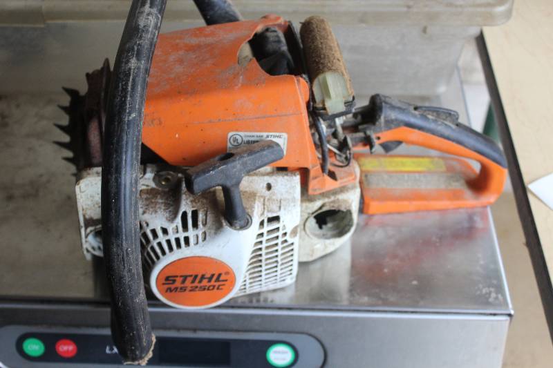 lot 880 image: Stihl Chain Saw
