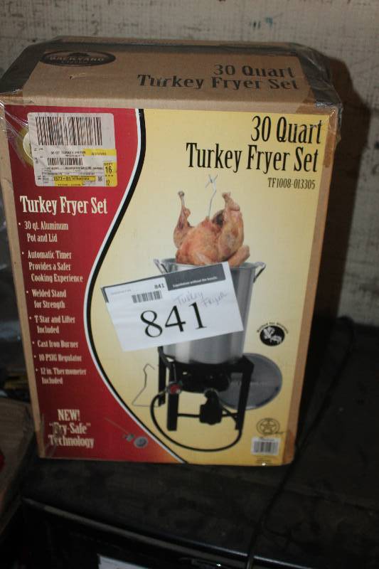 lot 841 image: 30-Quart Turkey Fryer Set