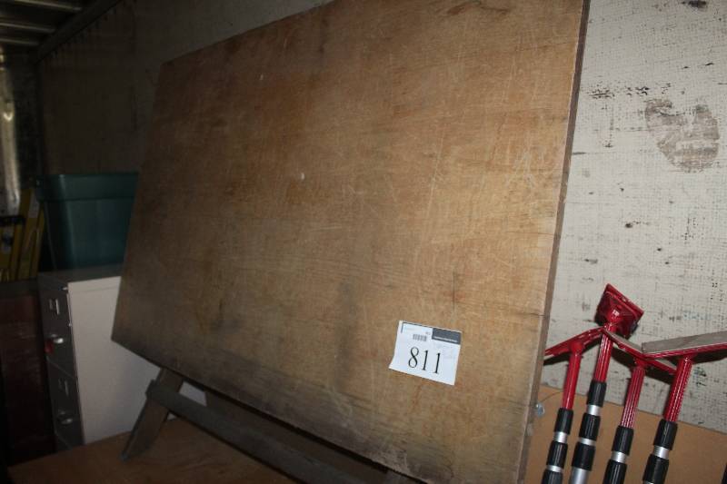lot 811 image: Drafting Table