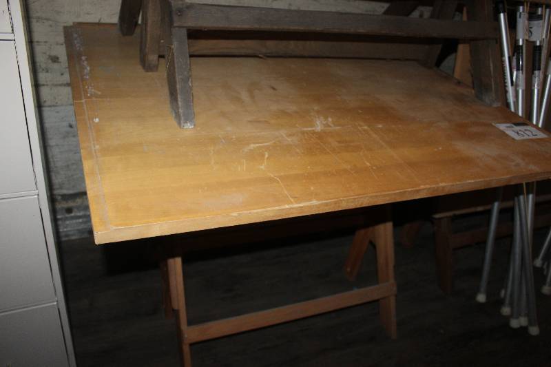 lot 812 image: Drafting Table