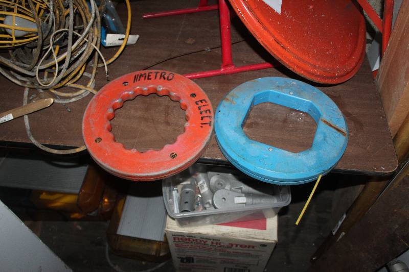 lot 916 image: Lot of (2) Electricians Fish Tape