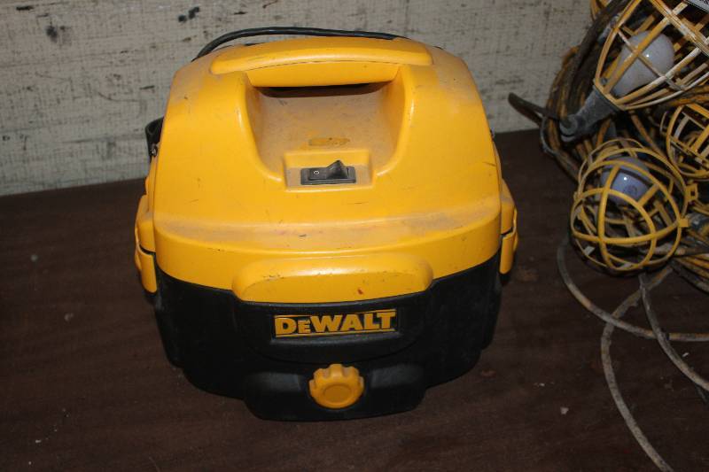 lot 920 image: DeWalt Heavy Duty 2-Gallon CordlessCorded WetDry Vacuum