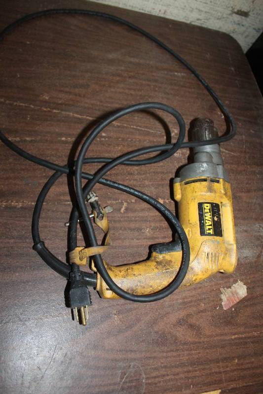 lot 905 image: DeWalt 12 VSR Drill