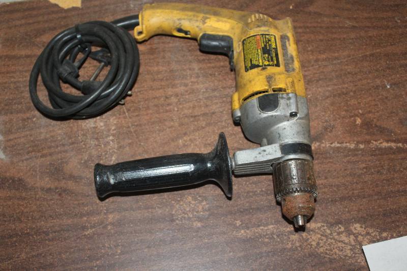 lot 907 image: DeWalt 12 VSR Drill