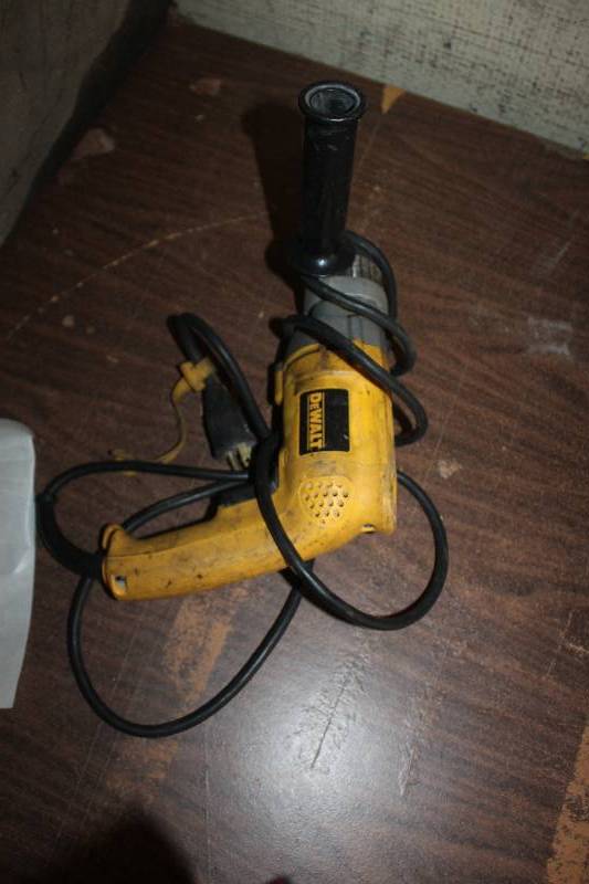 lot 908 image: DeWalt 12 VSR Drill