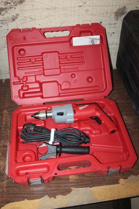 lot 902 image: Milwaukee 12 Hammer Drill w Case