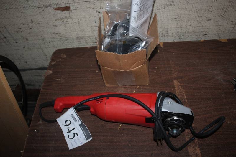 lot 945 image: Lot of (Approximately 5) Milwaukee Heavy Duty Sander & Grinder