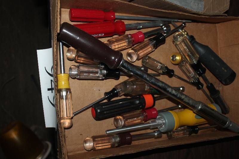 lot 949 image: Assorted Nutdriver Tools