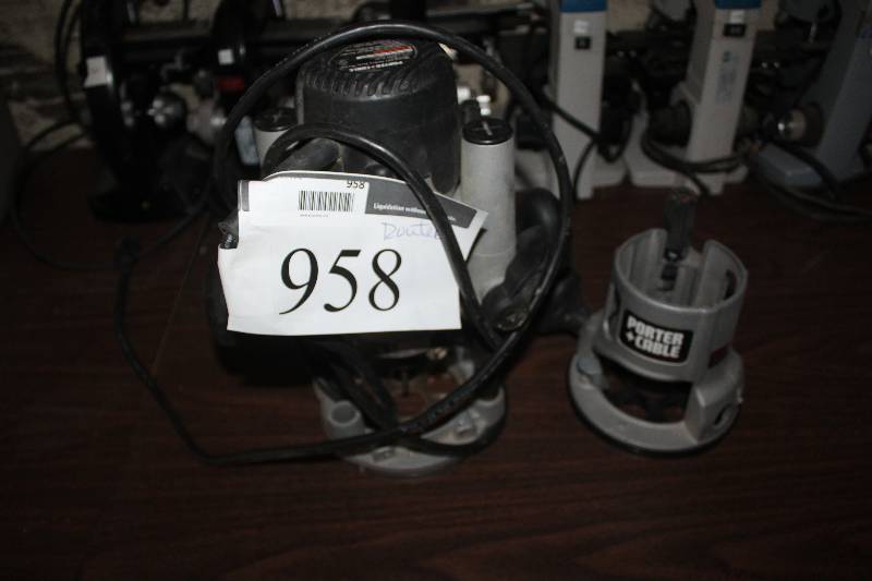 lot 958 image: Porter Cable Heavy Duty Router