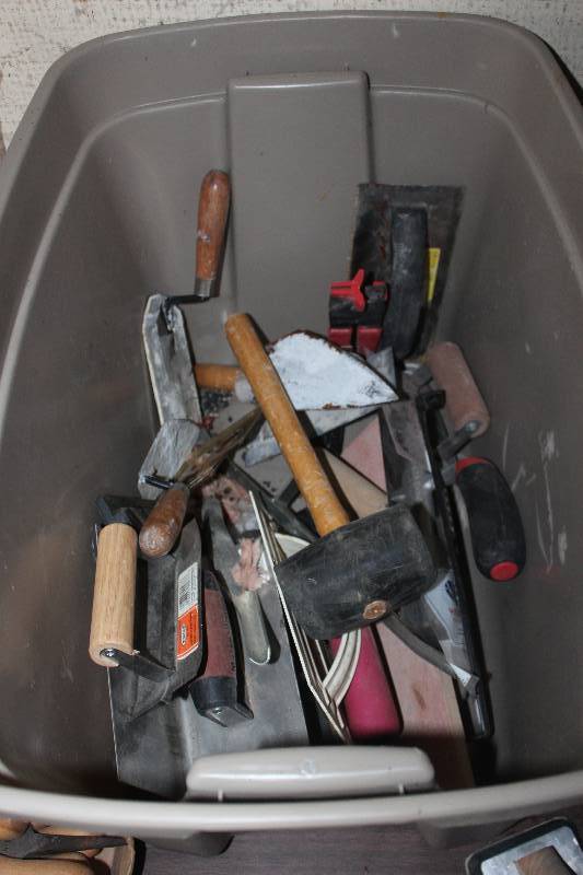 lot 960 image: Lot of (Approximately 14) Assorted Tools