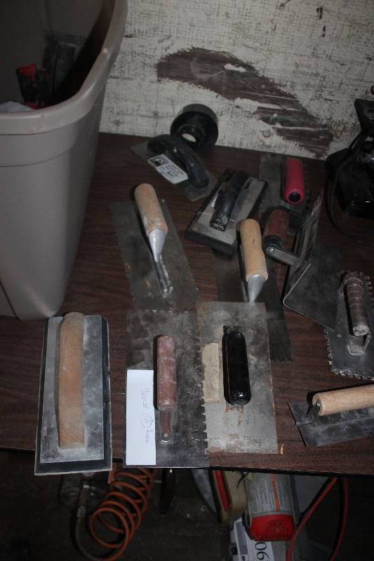 lot 960B image: Lot of (12) Assorted Trowel Tools