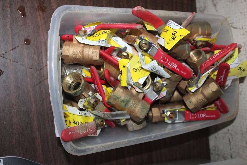 lot 970 image: 34 Ball Valves Pipe Fittings