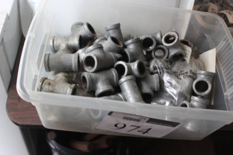 lot 974 image: 34 T Pieces Pipe Fittings