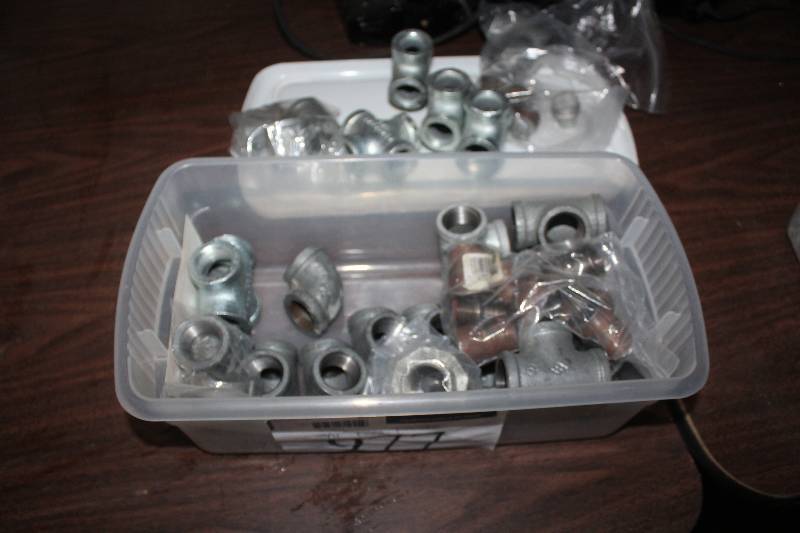 lot 977 image: 34 Assorted Pieces Pipe Fittings