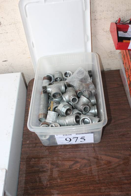 lot 975 image: Assorted Pieces Pipe Fittings