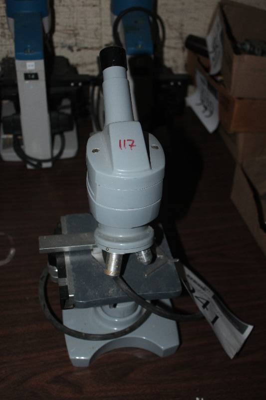 lot 941 image: American Optical Microscope