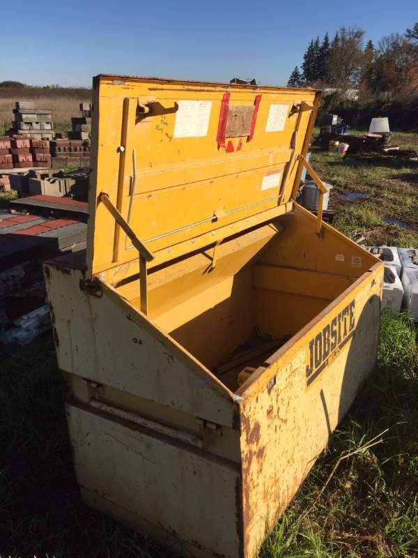 lot 1011 image: Large Angle Top Job Box