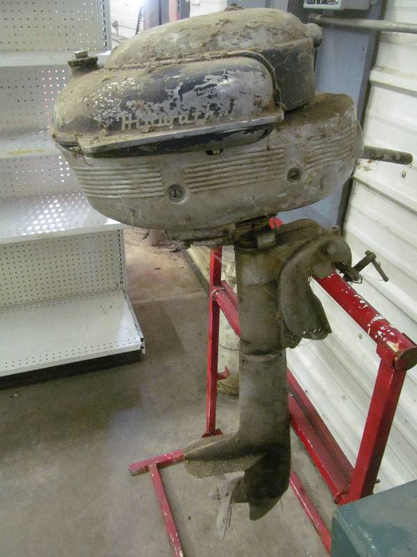 lot 2 image: Vintage Hiawatha boat motor