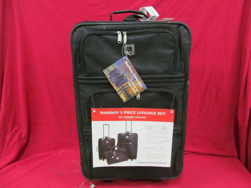 lot 5 image: Madison luggage set