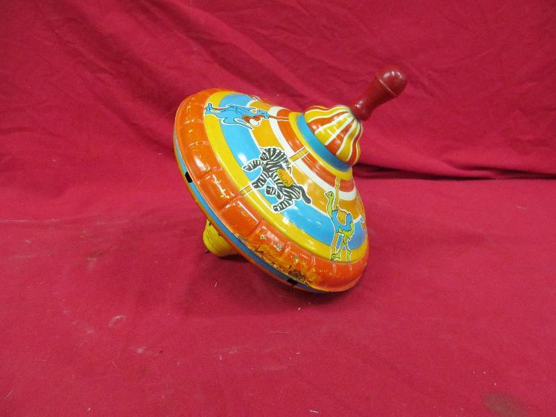 lot 12 image: Vintage childs spiral toy