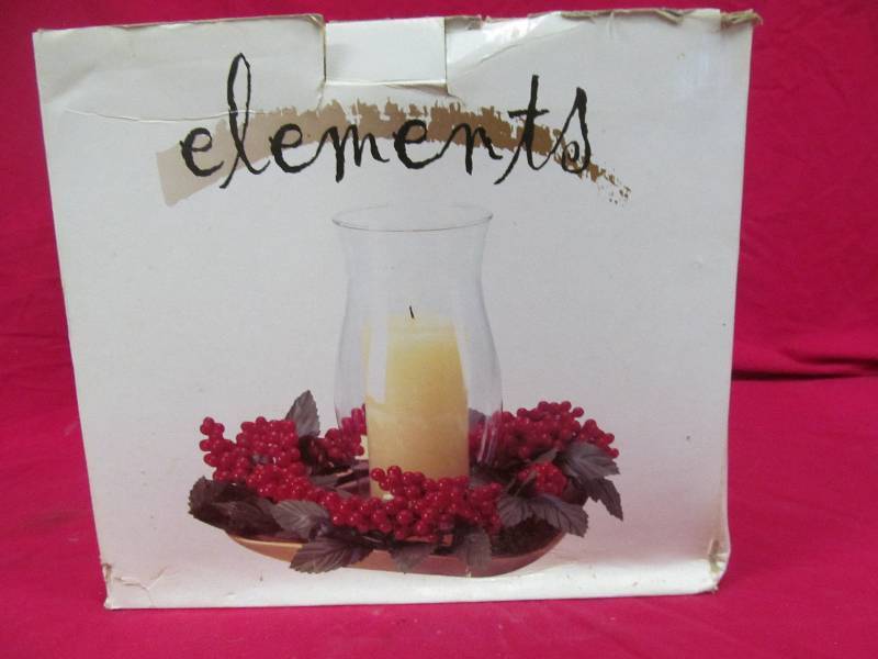 lot 17 image: Elements Hurricane center piece