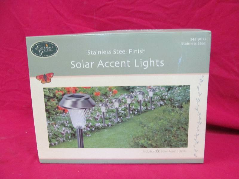 lot 26 image: Solar accent lights