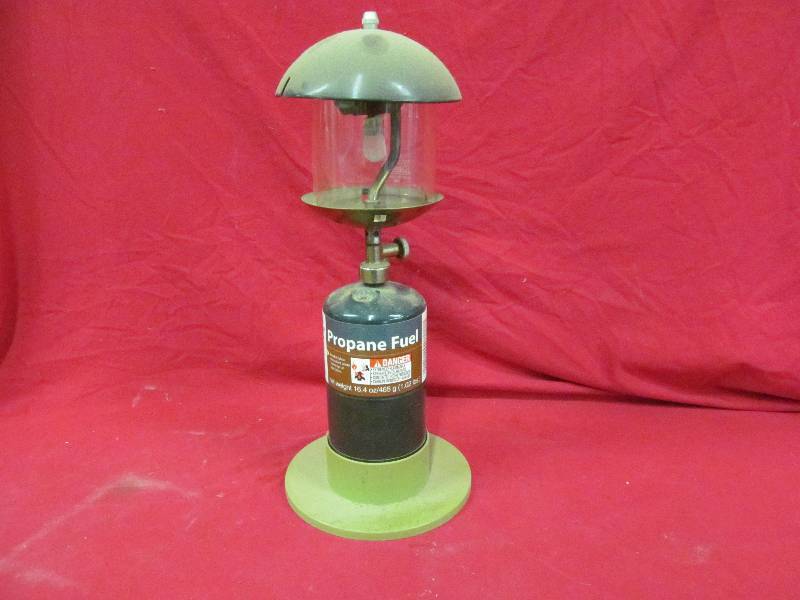 lot 33 image: Coleman propane lantern