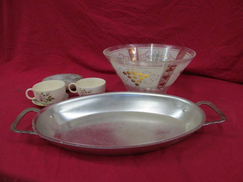 lot 45 image: Vintage serving bowl and platter cups, saucers