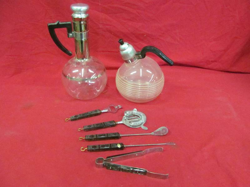 lot 46 image: vintage Beveridge servers, vintage bar Martini set