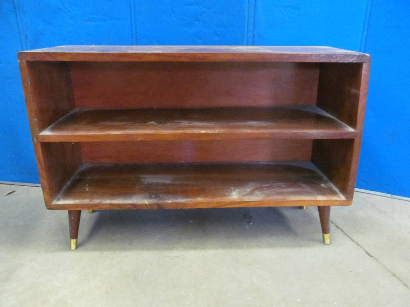 lot 50 image: book shelf