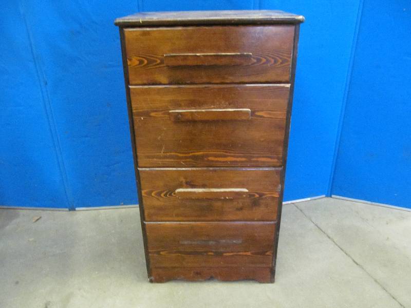 lot 51 image: dresser
