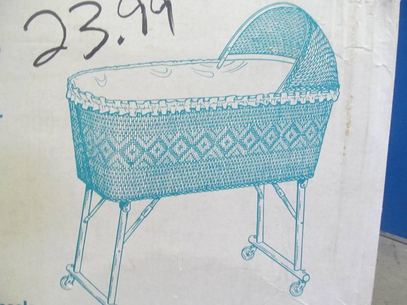 lot 64 image: Baby Basinet