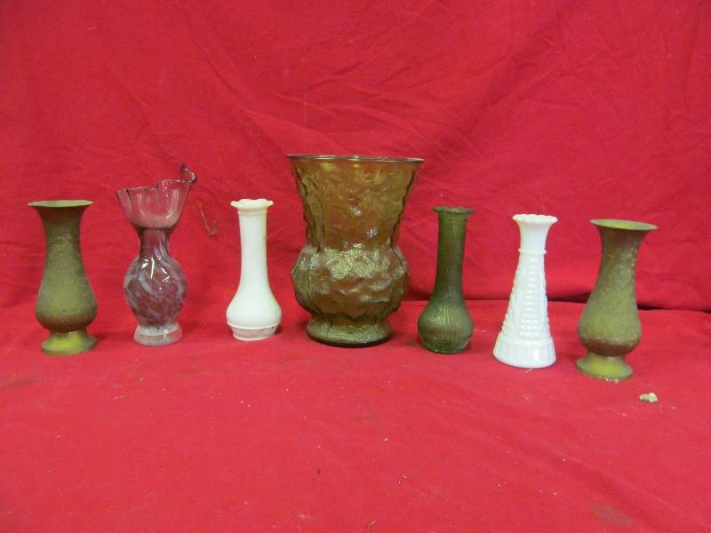 lot 75 image: flower vases