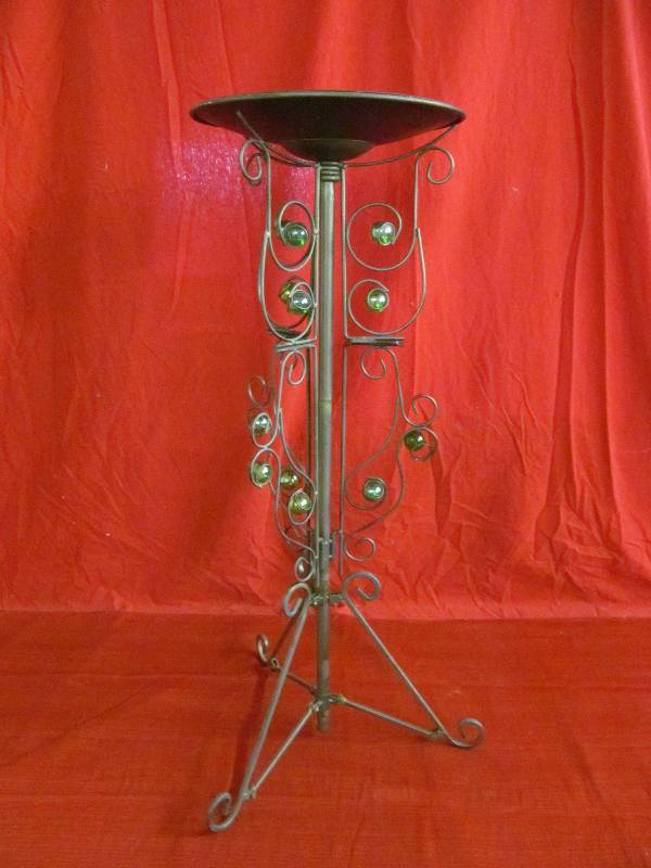 lot 88 image: plant stand