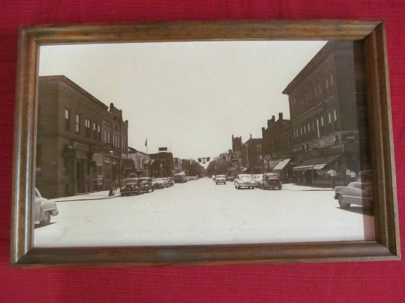 lot 91 image: Vintage Picture
